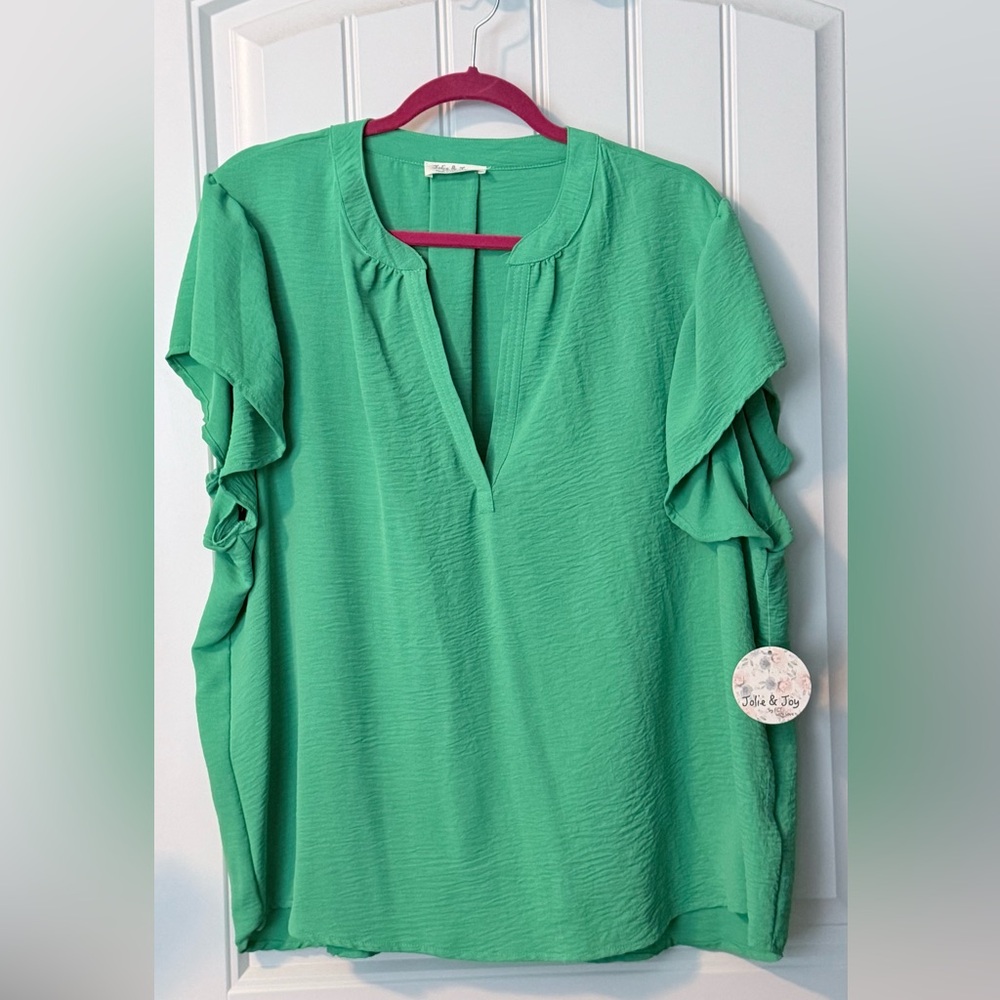 NWT Gorgeous Green Blouse with flutter Sleeves 2X Perfect Spring Top!